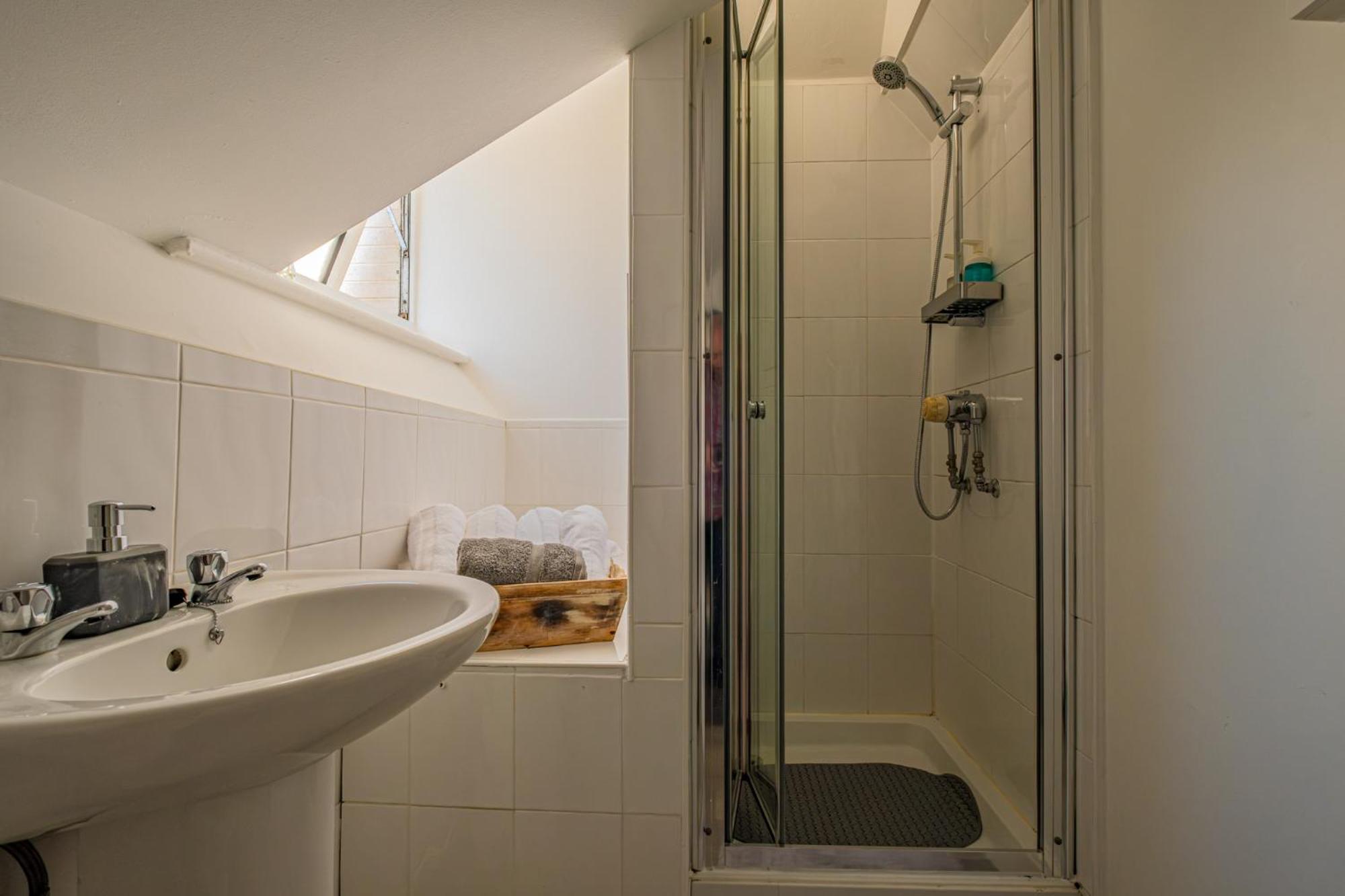Castleview Coastal Comfort With 2 Parking Spaces Oystermouth Екстериор снимка