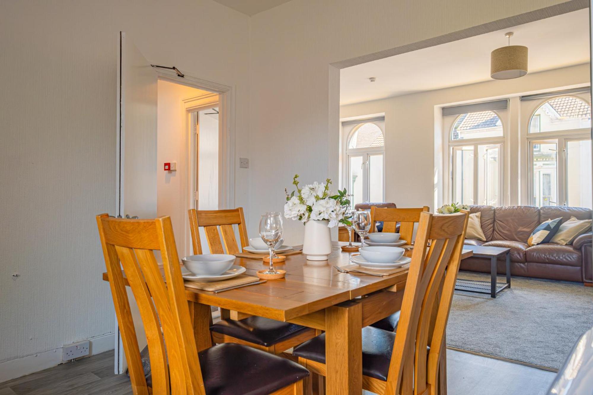 Castleview Coastal Comfort With 2 Parking Spaces Oystermouth Екстериор снимка