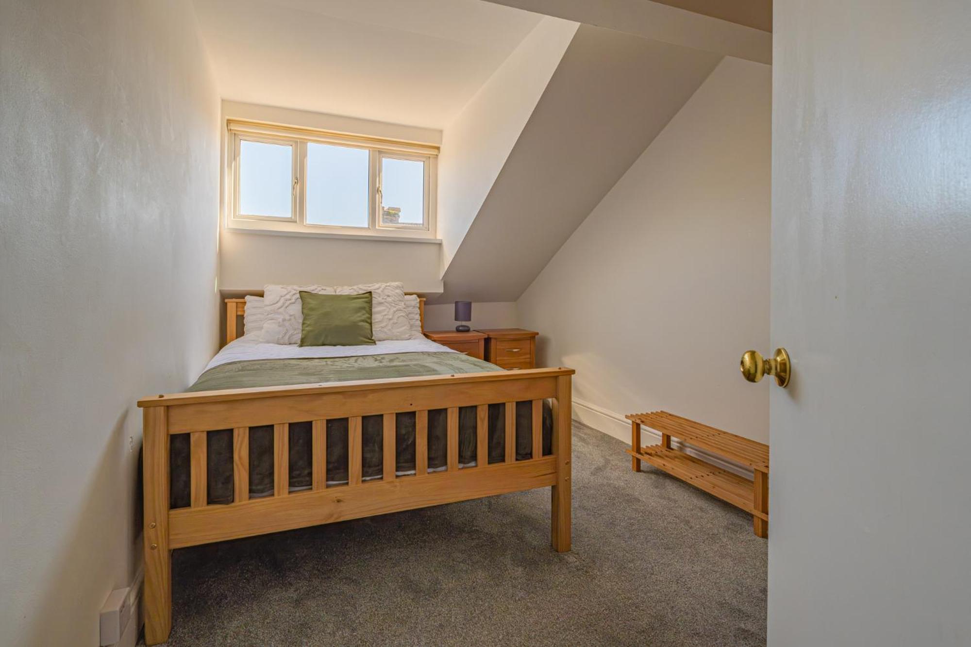 Castleview Coastal Comfort With 2 Parking Spaces Oystermouth Екстериор снимка
